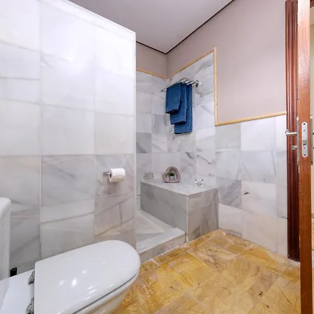 Sea Whisper Lanzarote - Faro Park 204 וילה