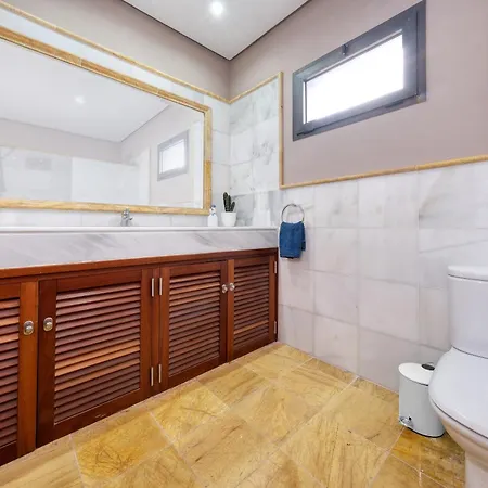 Sea Whisper Lanzarote - Faro Park 204 וילה *